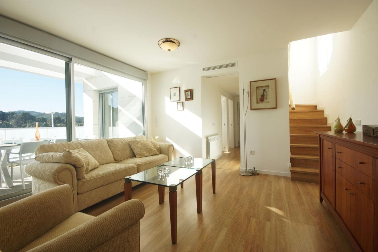 Luminoso salón del Ático La Haya