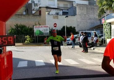Atleta en la carrera solidaria de Ondara