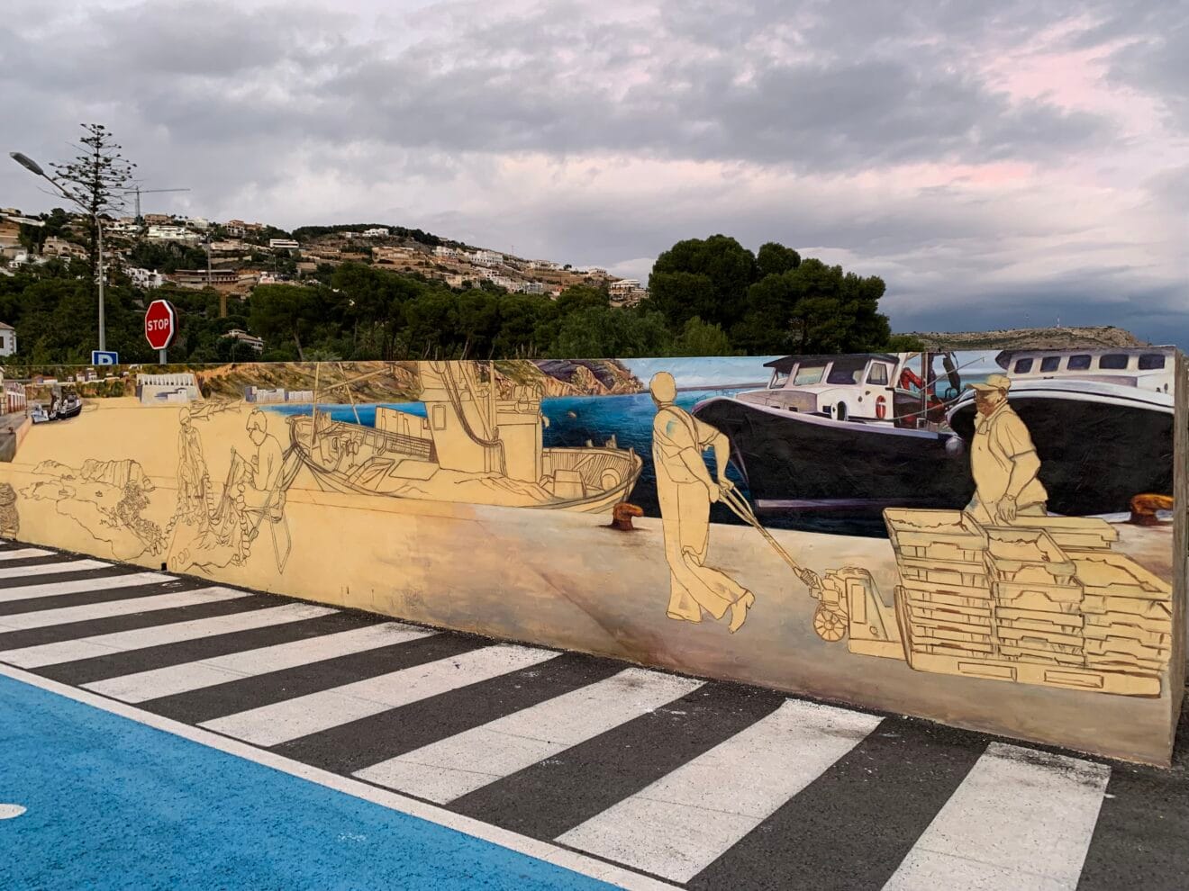 Avanza el pintado del mural 'Homenaje al Puerto'