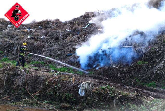 Imagen: Bomberos sofoca el fuego de Ramblars