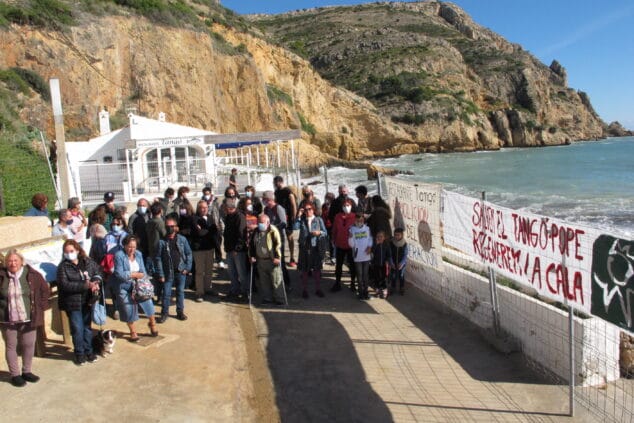 Imagen: Concentración en la Cala del Tangó