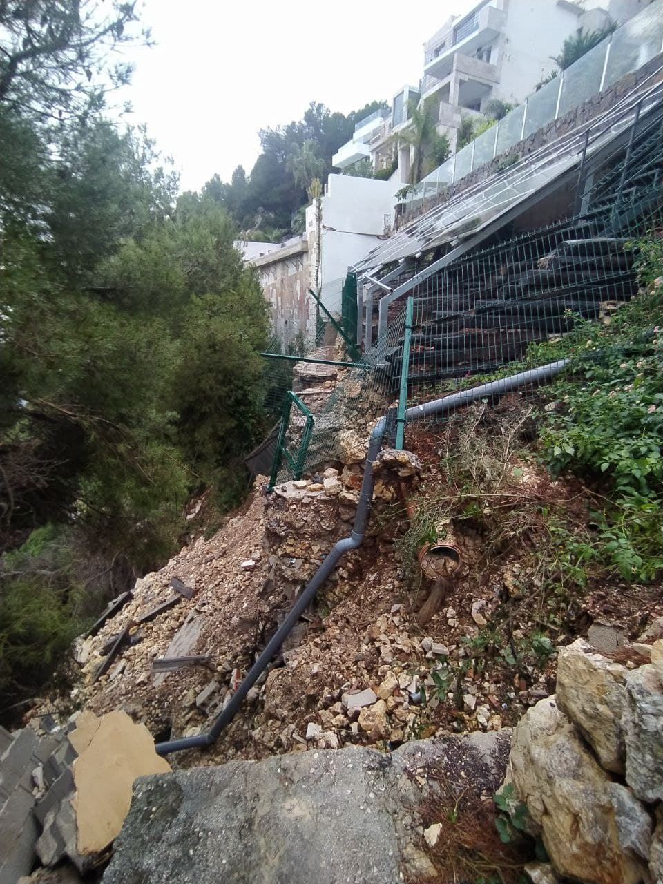Derrumbe del muro de un acantilado en Xàbia