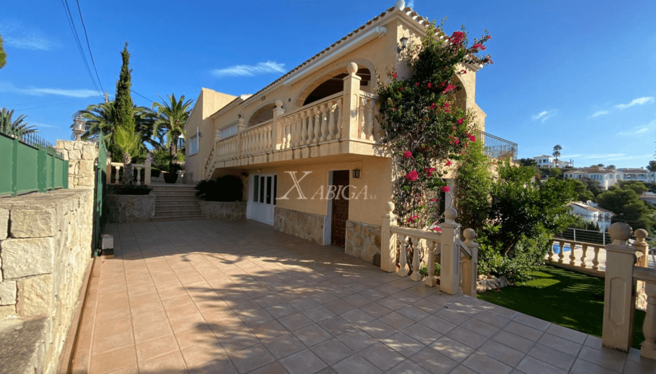Casa con vistas al mar en Jávea -Xabiga Inmobiliaria