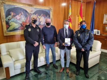 Entrega del libro del Agente Tutor