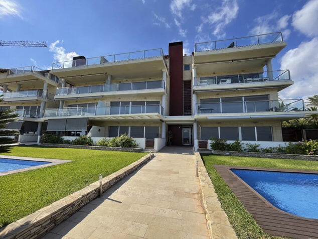Imagen: Frontal del apartamento con vistas al mar en Jávea con Atina Inmobiliaria