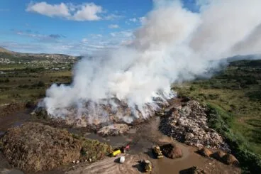 Incendio en la zona de transferencias de residuos verdes de Ramblars