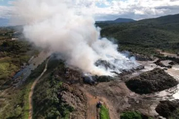 Incendio en la zona de transferencias de residuos verdes de Ramblars