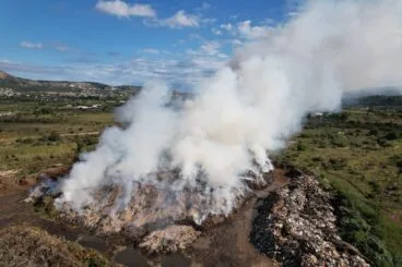 Incendio en la zona de transferencias de residuos verdes de Ramblars