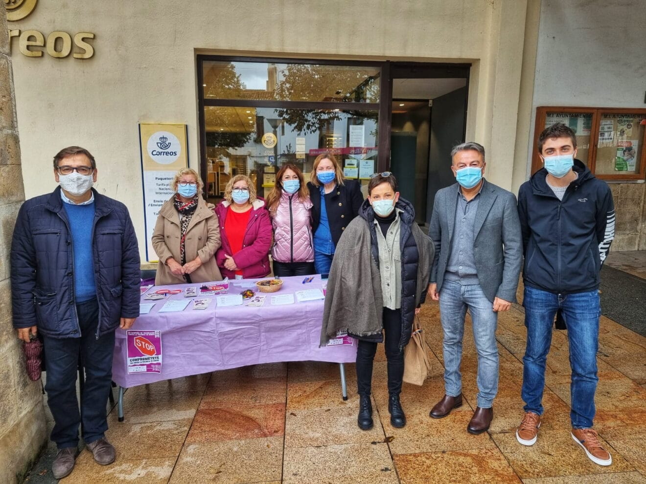 Mesa de la campaña de vacunación contra la violencia machista