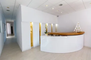 Mostrador de recepción de la Clínica Phi