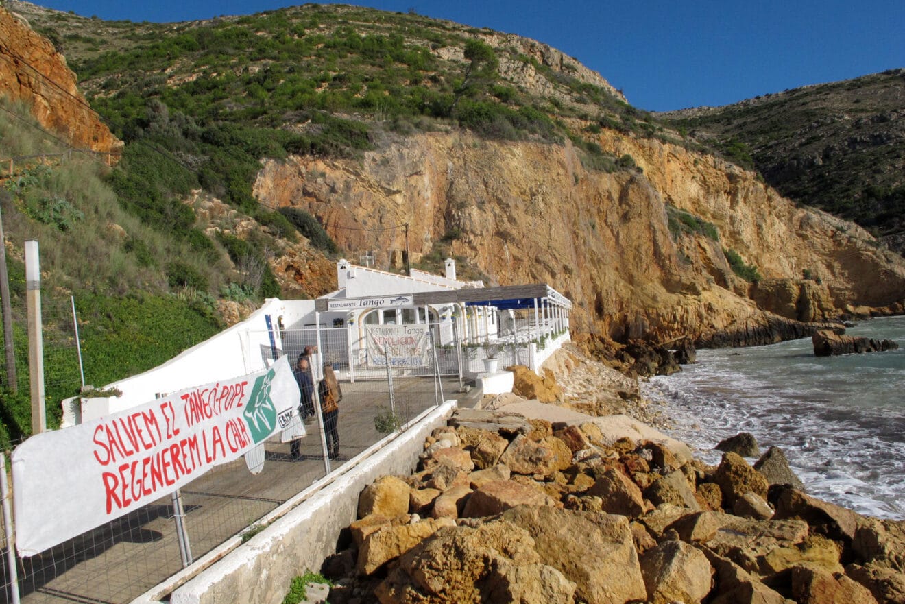 Pancartas de la concentración de Ecologistas en Acción