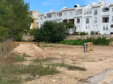 Parcela en la que una empresa deposita escombros