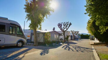 Parcelas amplias y soleadas en Camping Javea