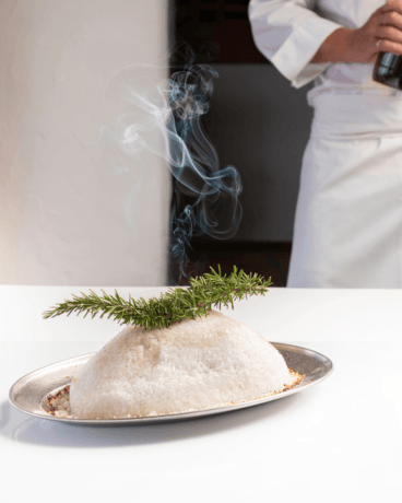 Presentación del plato Chateaubriand a la sal