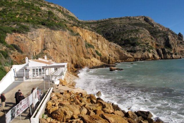 Imagen: Restaurante Tangó situado en la Cala del Pope-Tangó