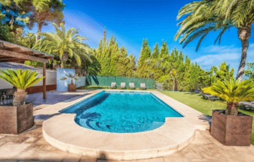 Villa en Jávea con jardín y una gran piscina