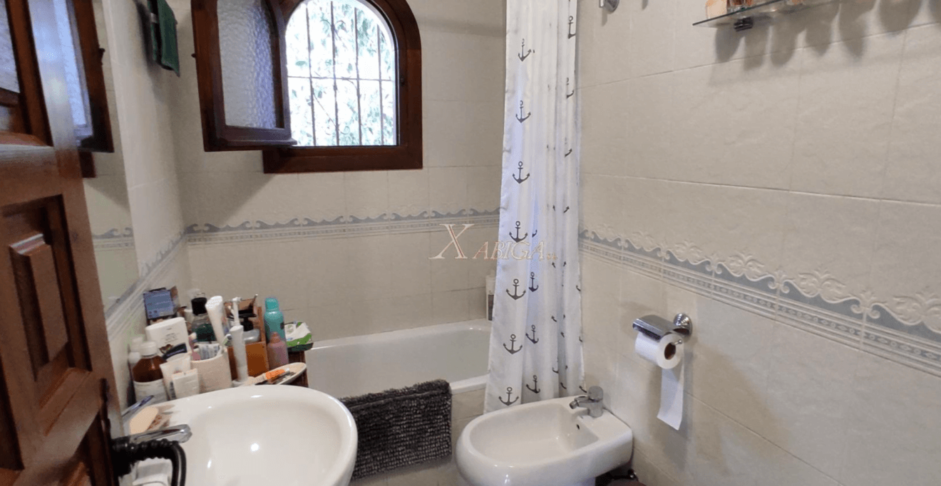 Casa con baño con bañera en Xabiga Inmobiliaria