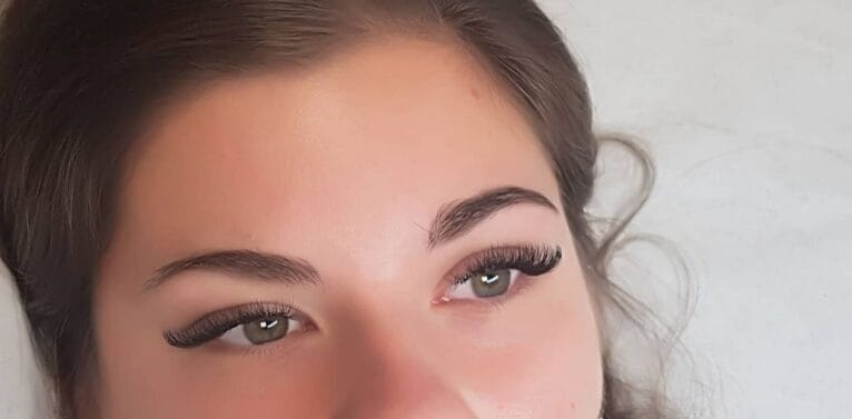 Curso de extensiones de pestañas en Centro de Estética Onix