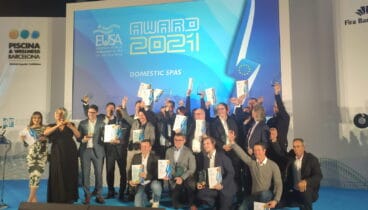 Equipo de Construma con su galardón