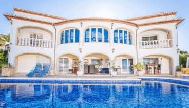 Fachada de la villa disponible con Terramar Costa Blanca