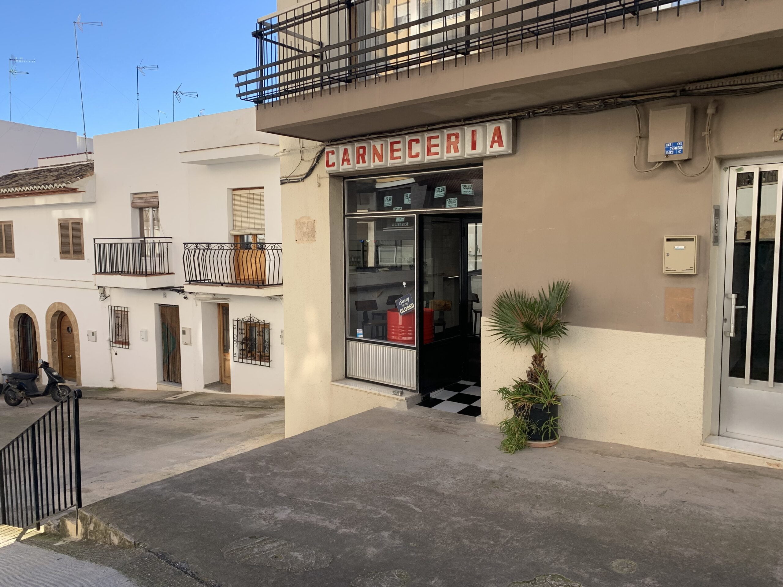 La Carnecería Jávea abre sus puertas como bar