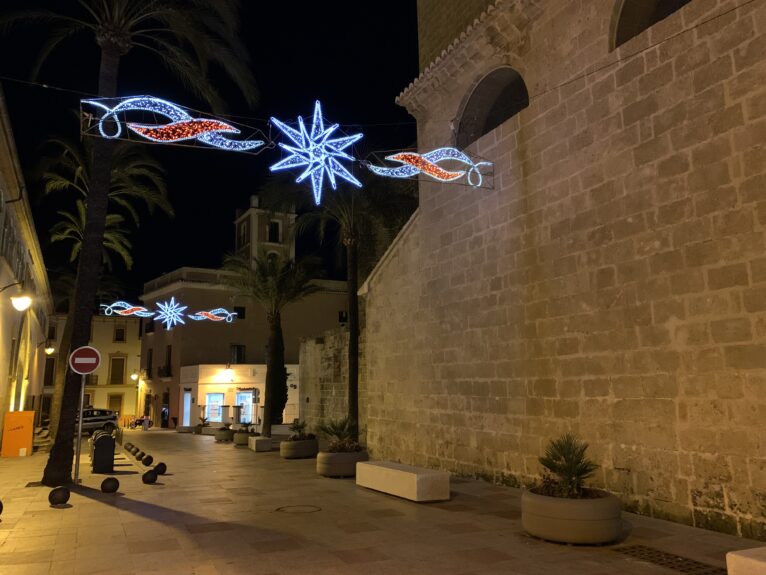 La plaza Celestino Pons se engalana de Navidad