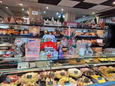 Mostrador con dulces navideños en Austriaco Café Wien
