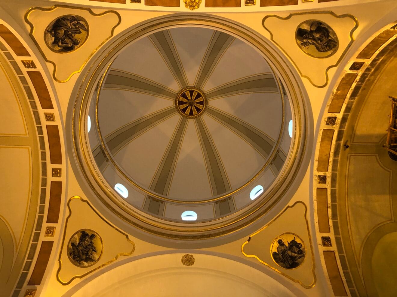 Pintura en la cúpula de la Ermita del Calvario