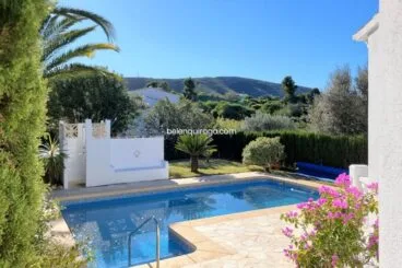 Piscina de la casa disponible en Inmobiliaria Belén Quiroga