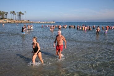 Primer baño del año 2022 en Xàbia