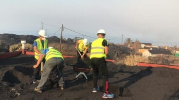 Retirada de cenizas en La Palma