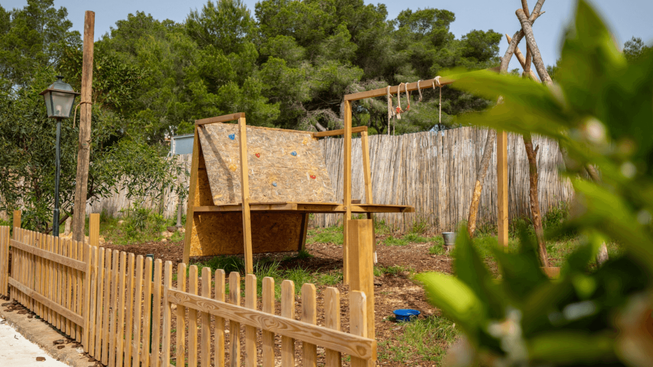 Actividades al aire libre y juego libre en la Escuela Waldorf El Montgó
