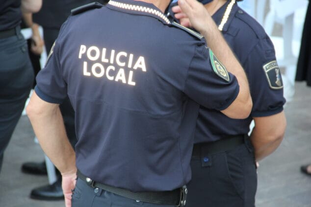 Imagen: Agentes de la Policía Local de Xàbia