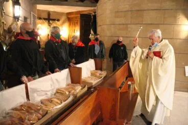 Bendición y reparto de los panes