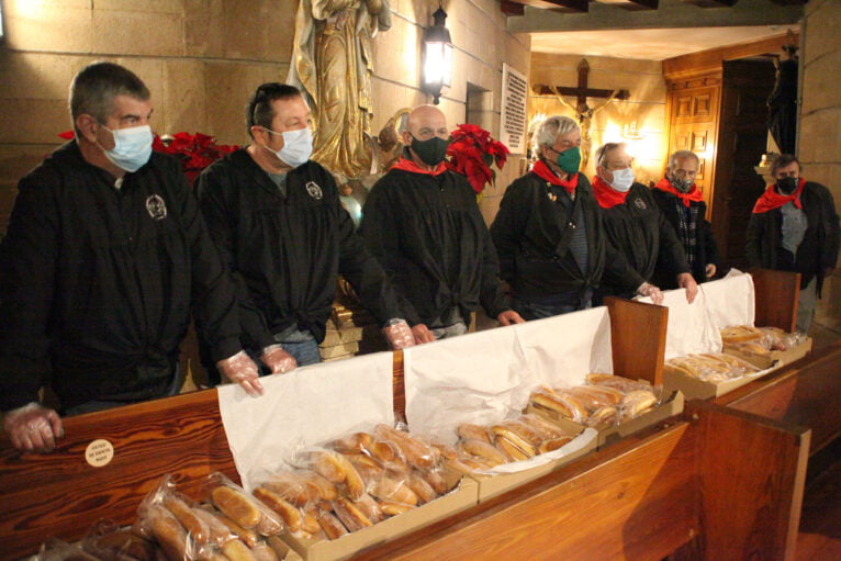 Bendición y reparto de los panes (2)