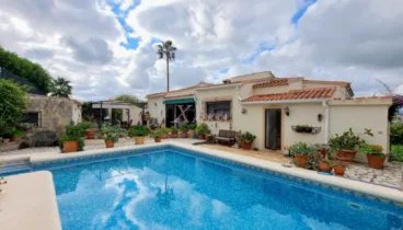 Chalet en Jávea disponible con Xabiga Inmobiliaria