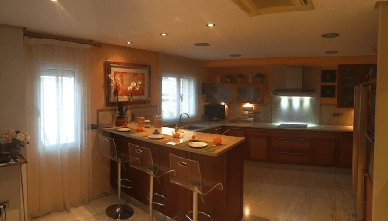 Cocina con barra americana - Terramar Costa Blanca