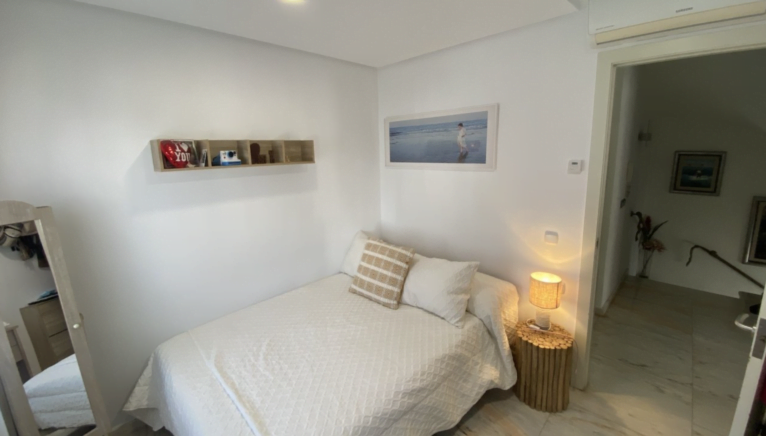Dormitorios de la casa de alto standing en Jávea disponible con Terramar Costa Blanca