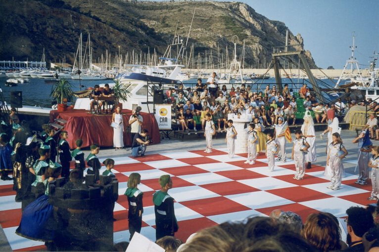 Overview of the IV edition of Living Chess (1999). Photo Tomas Valles
