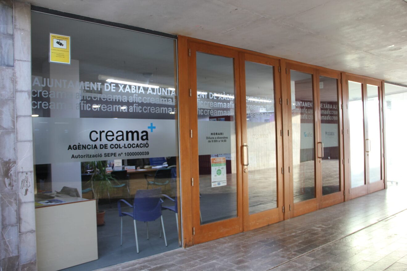 Entrada a la oficina de Creama Xàbia