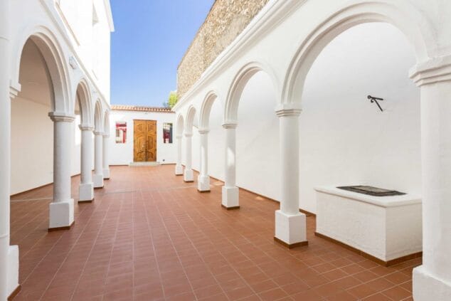 Imagen: Esencia del antiguo edificio Banca Comes en su nuevo patio -QB arquitectos