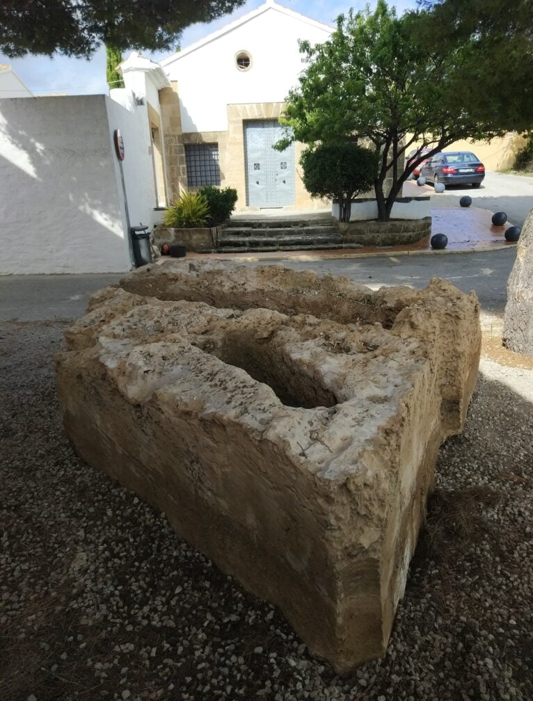 Roman graves of the Montañar transferred to the Hermitage of Sant Joan