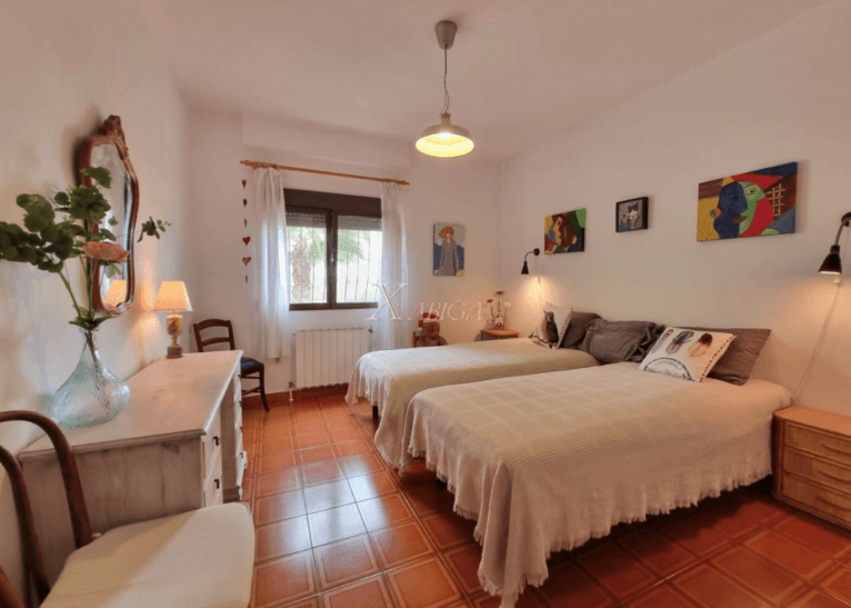 Habitación doble del chalet en venta con Xabiga Inmobiliaria