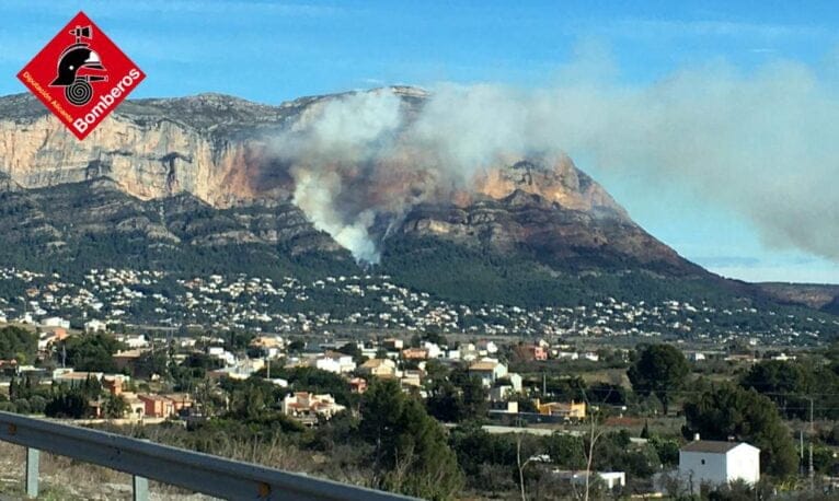 Incendio en el Montgó