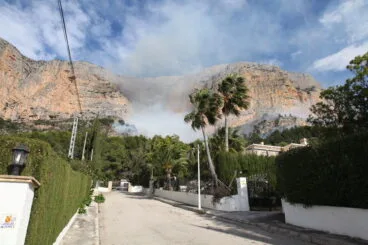 Incendio en la falda del Montgó (2)