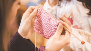 Juguetes artesanales de lana y fieltro elaborados por el profesorado Waldorf