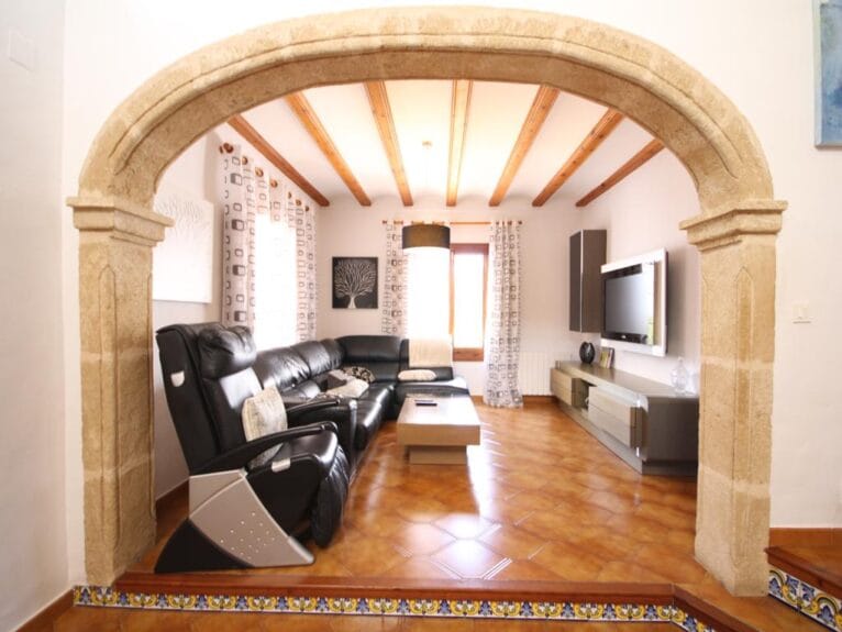 Salón-comedor de esta casa disponible con Atina Inmobiliaria