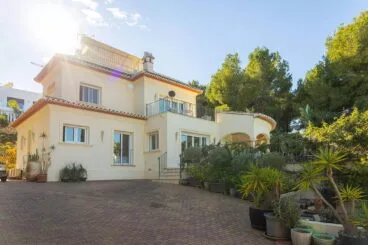 Villa available with Vicens Ash