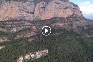 Vista aérea de la zona calcinada del Montgó FB