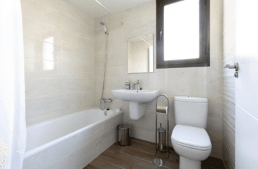 Baño con bañera en el apartamento de Quality Rent a Villa